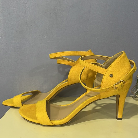 LAUREN Ralph Lauren yellow strappy  heels - Picture 2 of 5